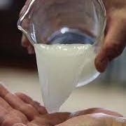 Hydraulikflüssigkeit mit geringer biologischer Abbaubarkeit für hervorragende Leistung