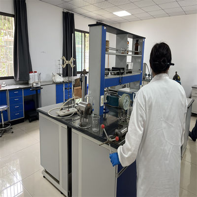 Flüssigkeit für hydraulische Frackinganlagen mit niedriger Entflammbarkeit mit variabler Umweltbelastung zur Unterstützung und nachhaltigen Gewinnung von Erdölgas